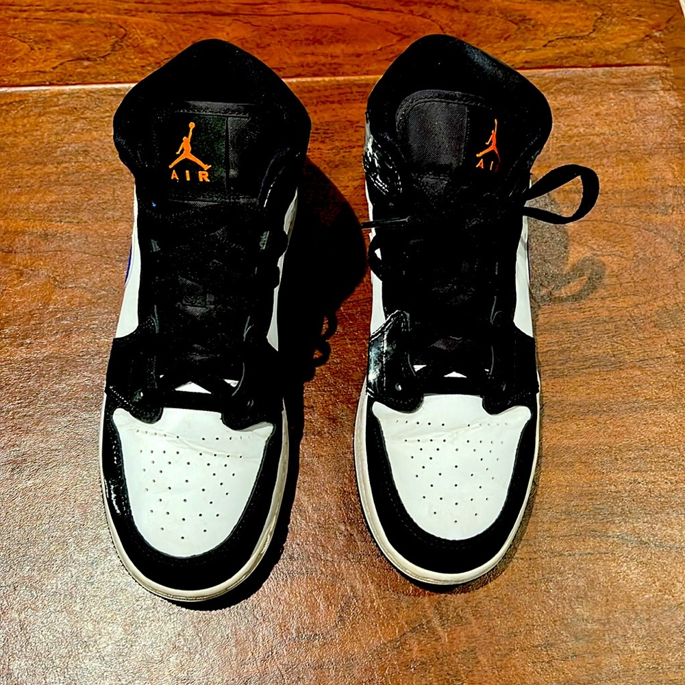 Kids “unisex”  Air Jordon 1 retro size 7Y
Nike